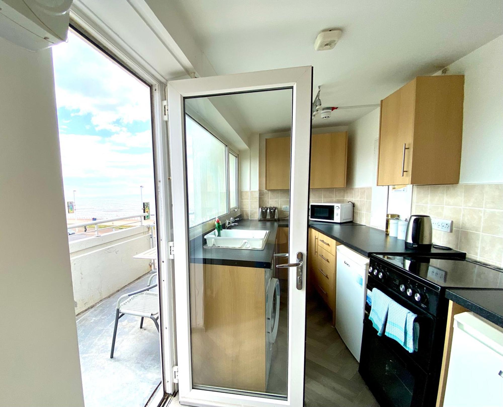 Kennedy House By Blackpool Service Apartments Экстерьер фото